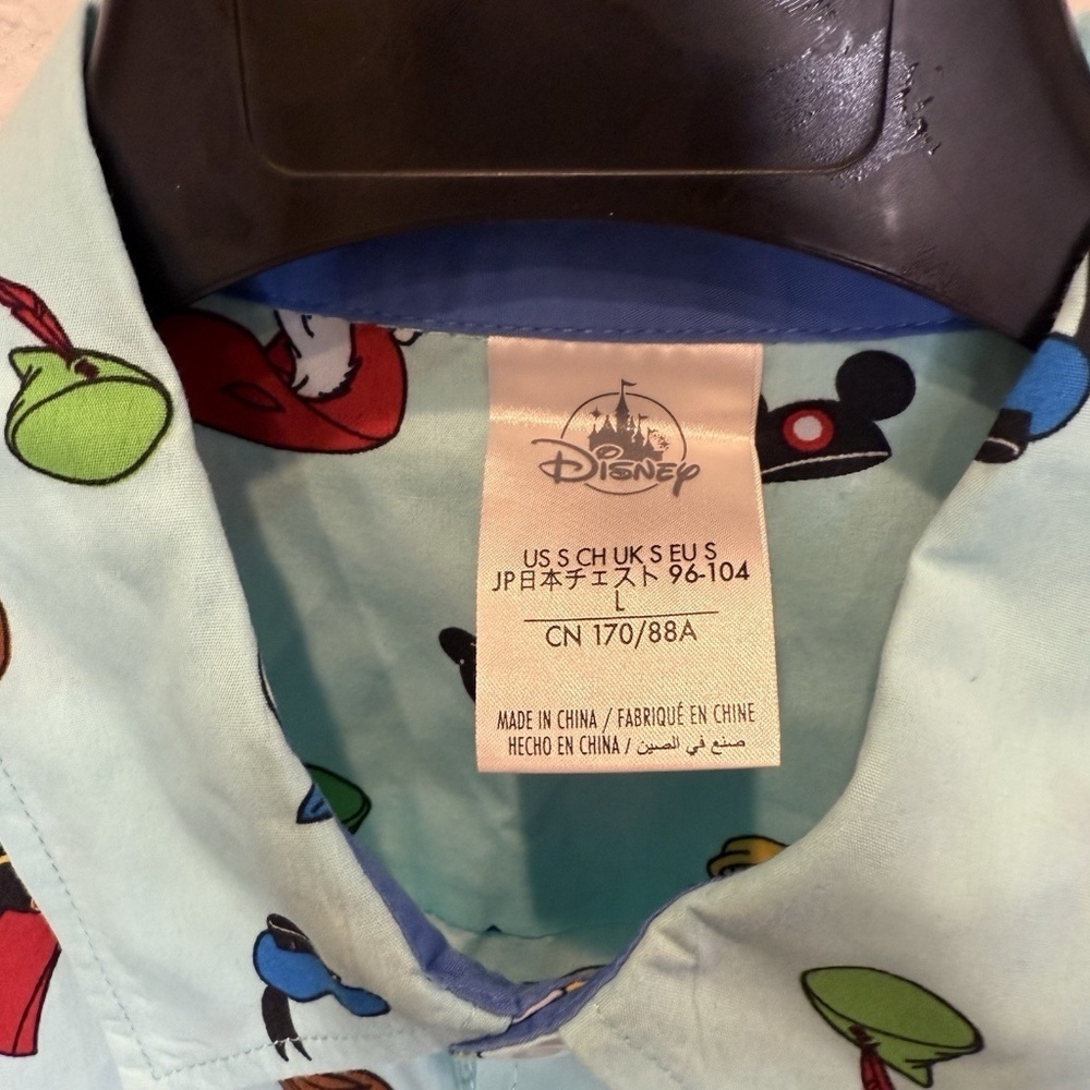 Disney Character Hats Camp 100% Cotton Button Shirt Men's Size Small - Picture 2 of 6